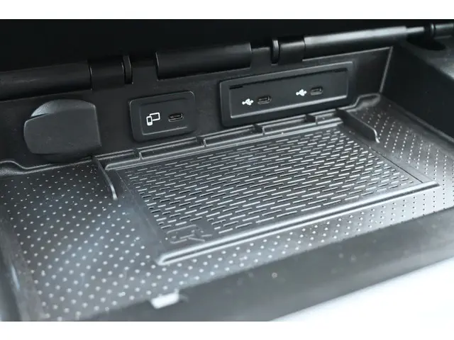 Mercedes-Benz Sprinter 317 CDI L2H2 RWD 2024 Diesel 18