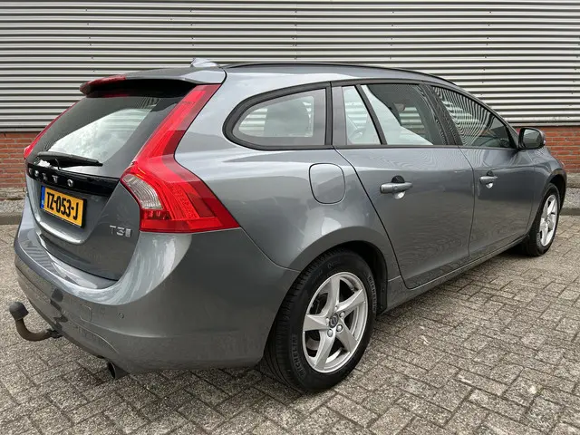 Volvo V60 1.5 T3 Polar+ 2018 Benzine 2