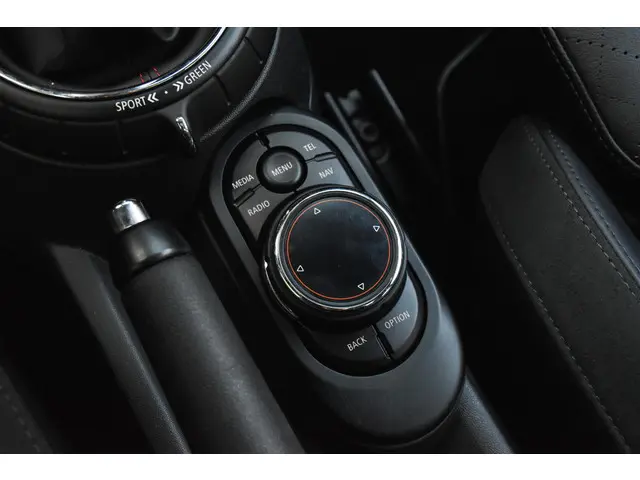 MINI Cooper S Mini 2.0 Serious Business 2014 Benzine 20