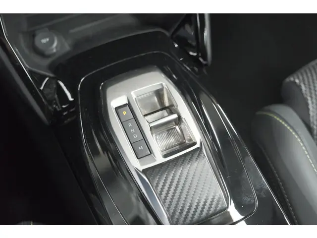 Peugeot 2008 PureTech 130 EAT8 GT 2024 Benzine 49