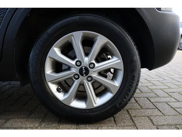 Kia Stonic 1.0 DynamicLine 2022 Hybride Benzine 18