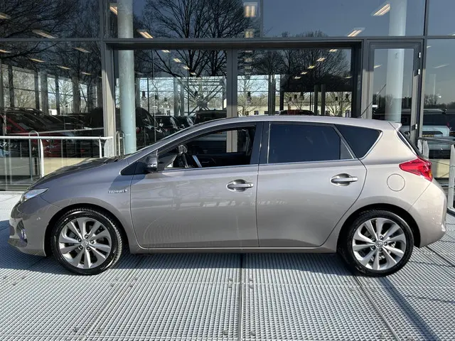 Toyota Auris 1.8 Hybrid Executive 2015 Hybride Benzine 14