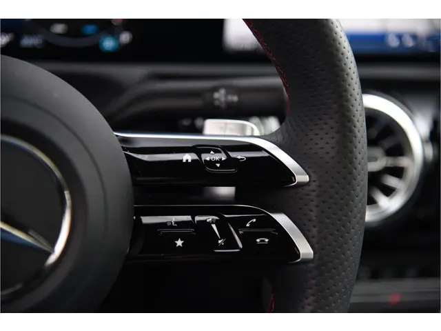 Mercedes-Benz A-Klasse 200 AMG Line 2023 Benzine 10