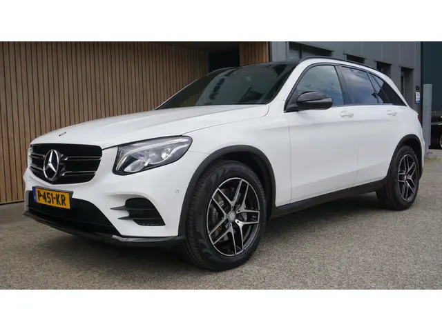 Mercedes-Benz GLC 250 211pk 4MATIC AMG-Line 2015 Benzine 4