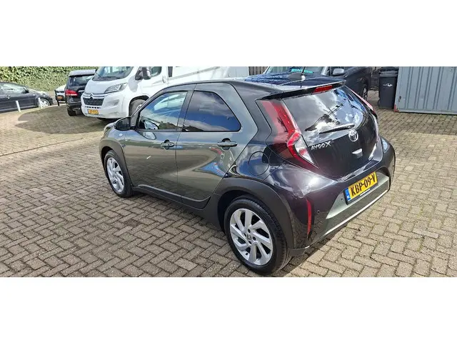 Toyota Aygo X 1.0 VVT-i S-CVT Envy AUTOMAAT 2022 Benzine 8