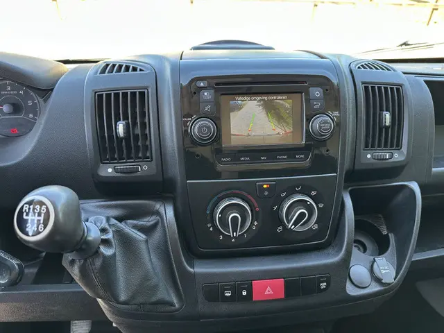 Peugeot Boxer 330 2.0 BlueHDI L1H1 Premium 2017 Diesel 15