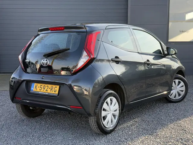 Toyota Aygo 1.0 VVT-i x 2021 Benzine 2