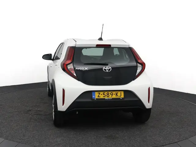 Toyota Aygo X 1.0 VVT-i MT Play 2024 Benzine 33