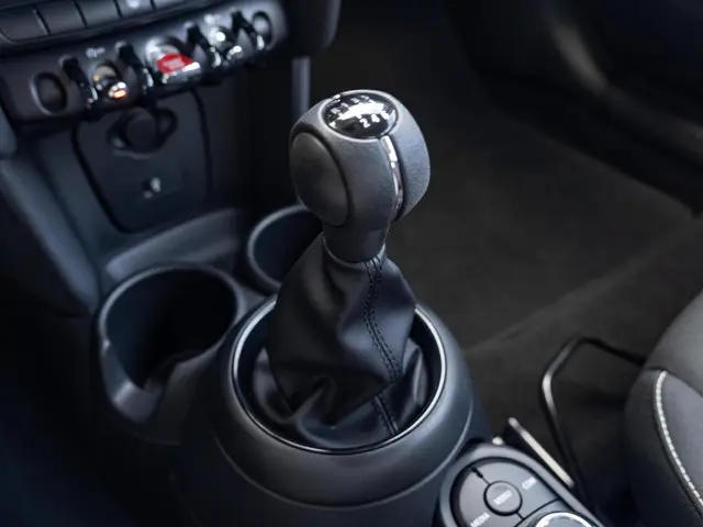 MINI 3-Deurs Cooper 2021 Benzine 24