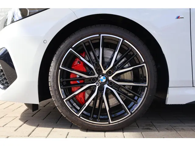 BMW 2 Serie Gran Coupé 218i High Executive 2025 Benzine 6