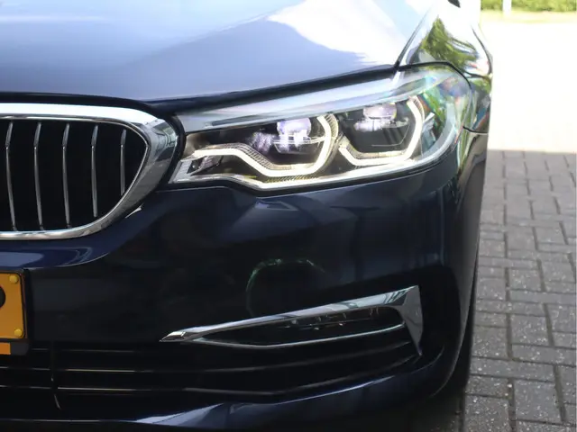 BMW 5 Serie 520i Executive 2018 Benzine 36
