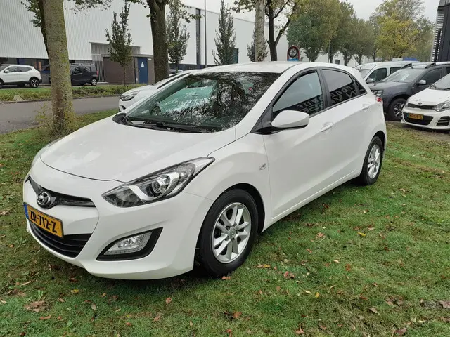 Hyundai i30 1.6 GDI *Automaat*PDC achter*Cruise* 2014 Benzine 3