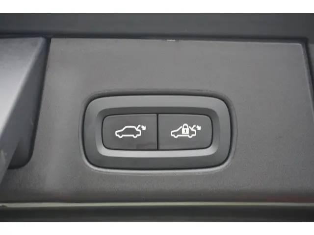 Volvo V90 2.0 B4 R-Design 2021 Benzine 39