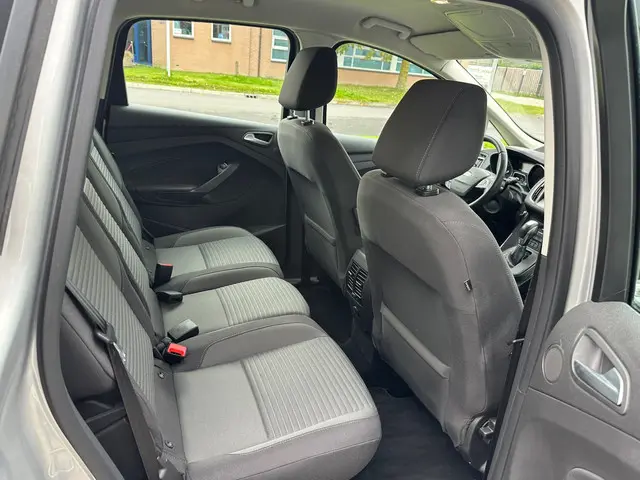 Ford C-MAX 1.5 Titanium 2018 Benzine 17