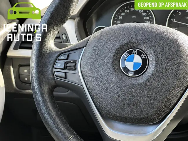 BMW 3 Serie 318i |18"|Navi|PDC 2017 Benzine 18