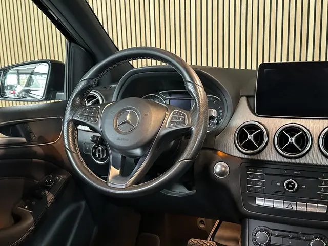 Mercedes-Benz B-Klasse 180 AMG-Pakket 2017 Benzine 19