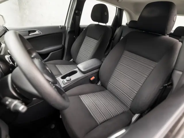 Mercedes-Benz B-Klasse 180 Prestige Sport 2014 Benzine 15