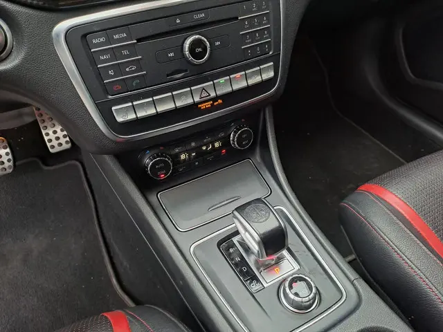 Mercedes-Benz CLA AMG 45 4MATIC 2016 Benzine 12
