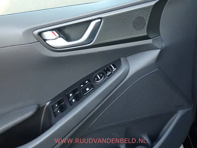 Hyundai IONIQ 1.6 GDi 2018 Hybride Benzine 11