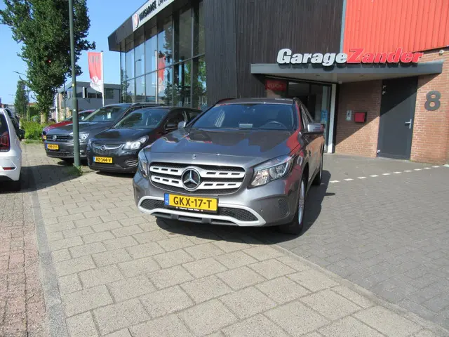 Mercedes-Benz GLA 180 Business Solution AMG 2018 Benzine 3