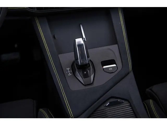 Lynk & Co 01 1.5 Plug-in Hybrid Core 2025 Hybride Benzine 13