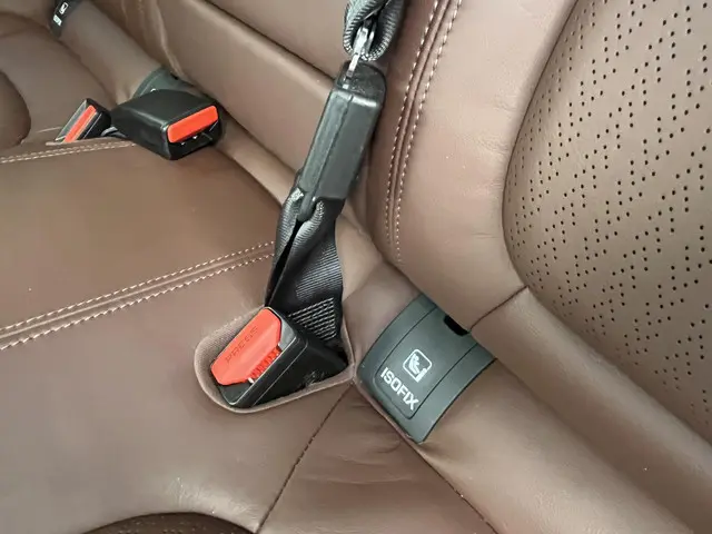 Jaguar XE 2.0 Portfolio 2015 Benzine 25