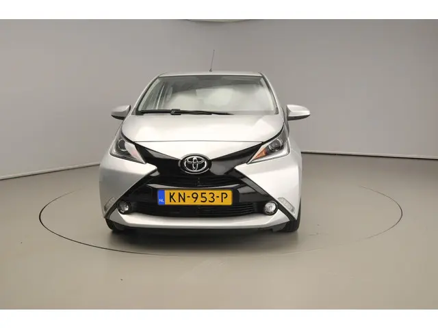 Toyota Aygo 1.0 VVT-i x-play 2016 Benzine 6