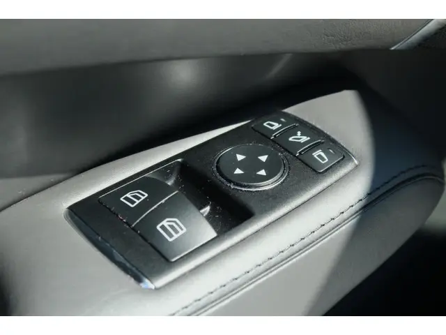 Mercedes-Benz SL 500 2012 Benzine 34