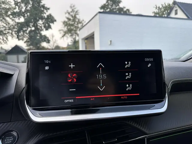 Peugeot 2008 1.2 Turbo 130 PK GT 2022 Benzine 19