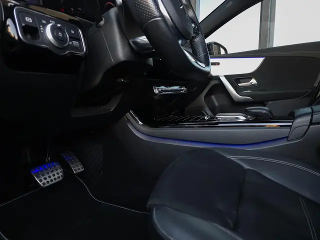 Mercedes-Benz A-Klasse 250e AMG 2020 Hybride Benzine 14