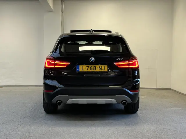 BMW X1 xDrive20i High Executive 2018 Benzine 10