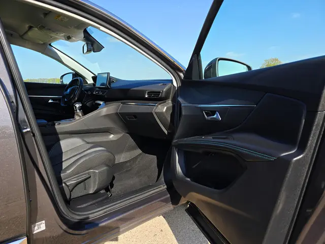 Peugeot 3008 1.2 PureTech Active 2022 Benzine 11