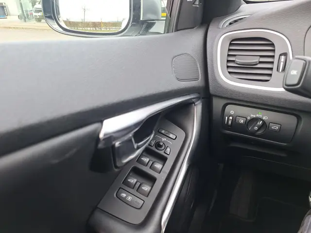 Volvo V40 1.6 T4 R-Design Automaat 2013 Benzine 40