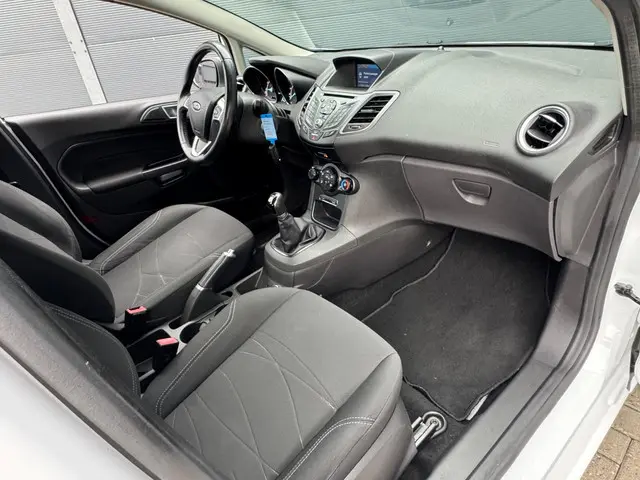 Ford Fiesta 1.0 Style Nap / Navi / Pdc / Led 2017 Benzine 18