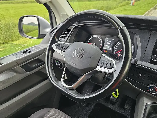 Volkswagen Transporter 2.0 TDI 2022 Diesel 10
