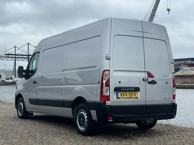 Renault Master bestel T35 2.3 dCi 135 L2H2 2020 Diesel 4
