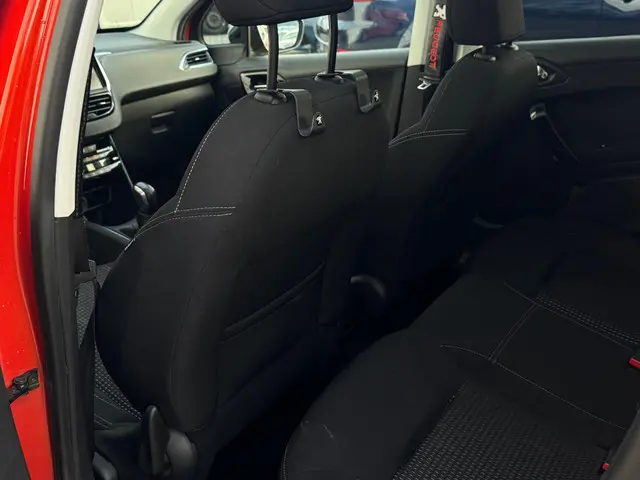 Peugeot 208 1.2 PureTech Allure 2015 Benzine 20