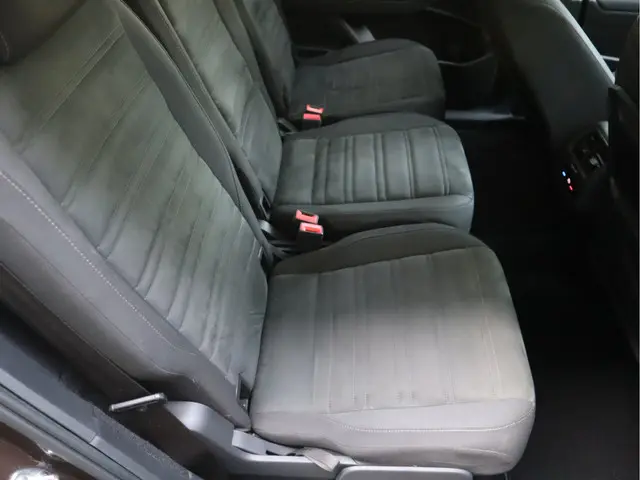 Volkswagen Touran 1.2 TSI Connected Series 2017 Benzine 36