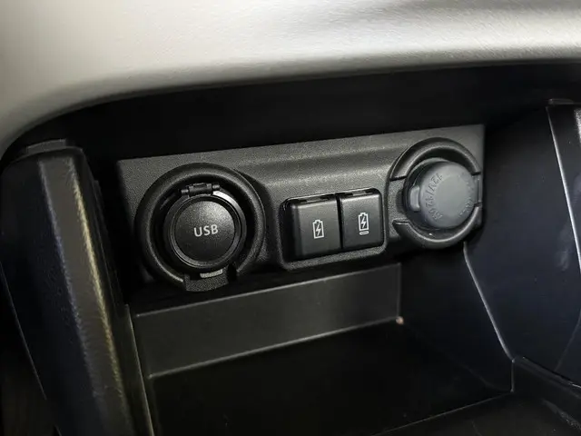 Suzuki Swift 1.2 Select Smart Hybrid 2024 Benzine 18