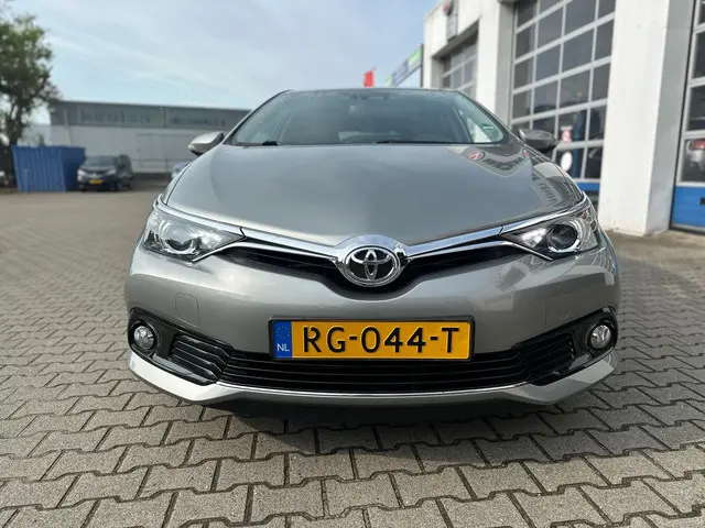 Toyota Auris 1.2T Dynamic 2017 Benzine 4