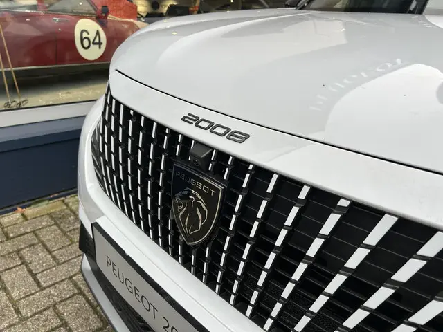 Peugeot 2008 1.2 Hybrid 145 PK GT 2025 Hybride Benzine 40