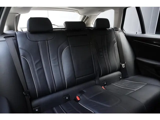 BMW 5 Serie Touring 520i 2018 Benzine 10