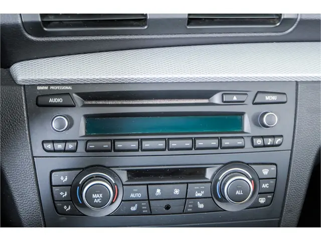 BMW 1 Serie Cabrio 120i High Executive 2012 Benzine 28