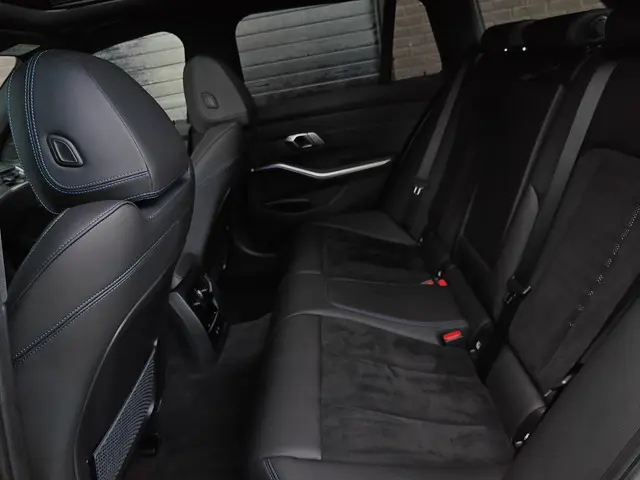 BMW 3 Serie Touring 330e M Sport 2022 Hybride Benzine 32