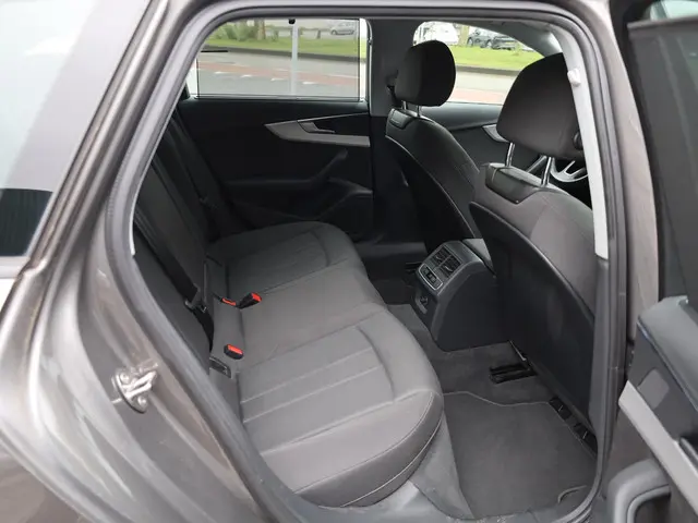 Audi A4 Avant 40 TFSI Advanced Edition 2020 Benzine 31