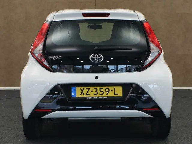 Toyota Aygo 1.0 VVT-i x-play 2019 Benzine 7
