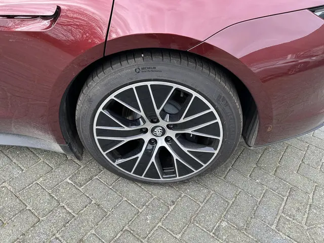 Porsche Taycan Performance 84 kWh 2022 Elektrisch 10