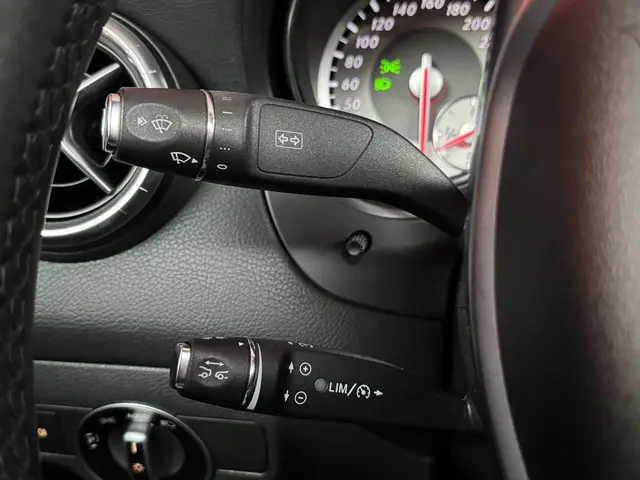 Mercedes-Benz CLA CLA 250 Edition 1 2013 Benzine 37