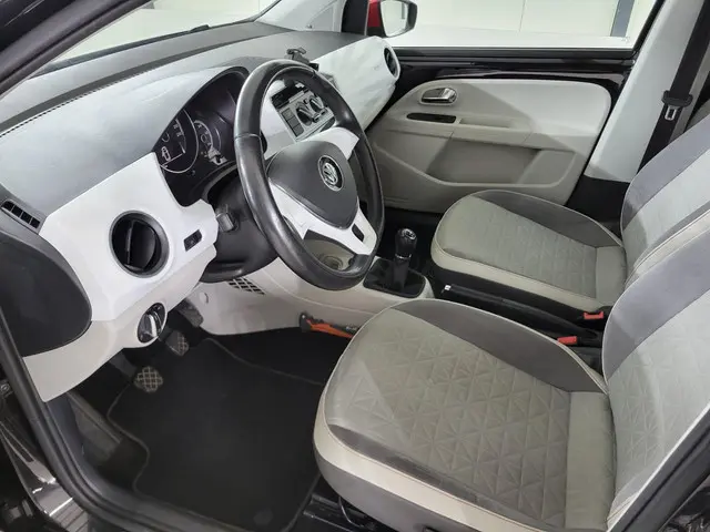 Volkswagen up! 1.0 BMT up! beats audio 2017 Benzine 7