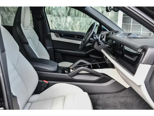 Porsche Cayenne Coupé 3.0 E-Hybrid 2025 Hybride Benzine 9